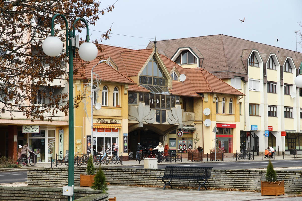 Хайдусобосло - город, расположенный в восточной части Венгрии и входящий в состав медье Хайду-Бихар
