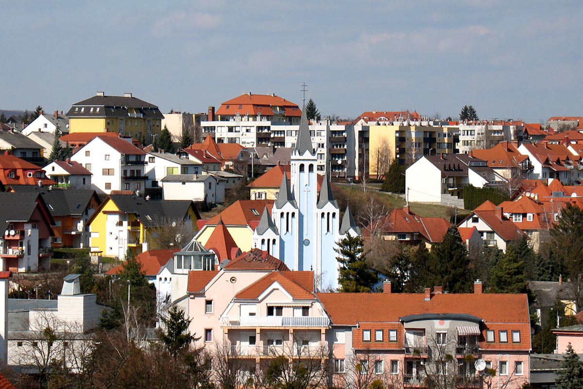Хевиз - город, расположенный на западе Венгрии, в восточной части области Зала