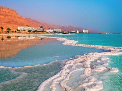 Эйн-Бокек - курортный город на побережье Мертвого моря