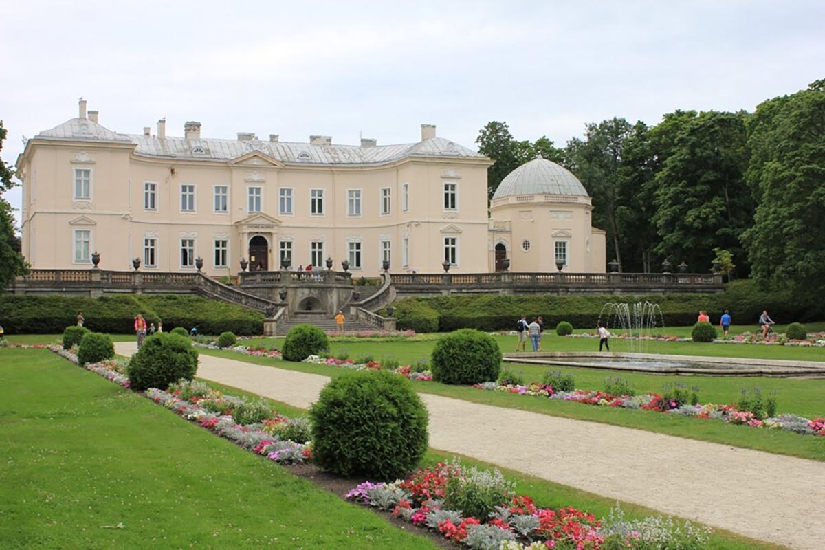 Дворец Тышкевичей в курортном городе Литвы - Паланге