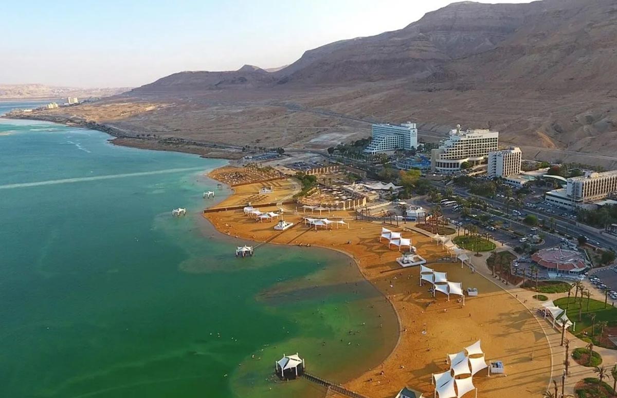 Эйн-Бокек - курортный город на побережье Мертвого моря