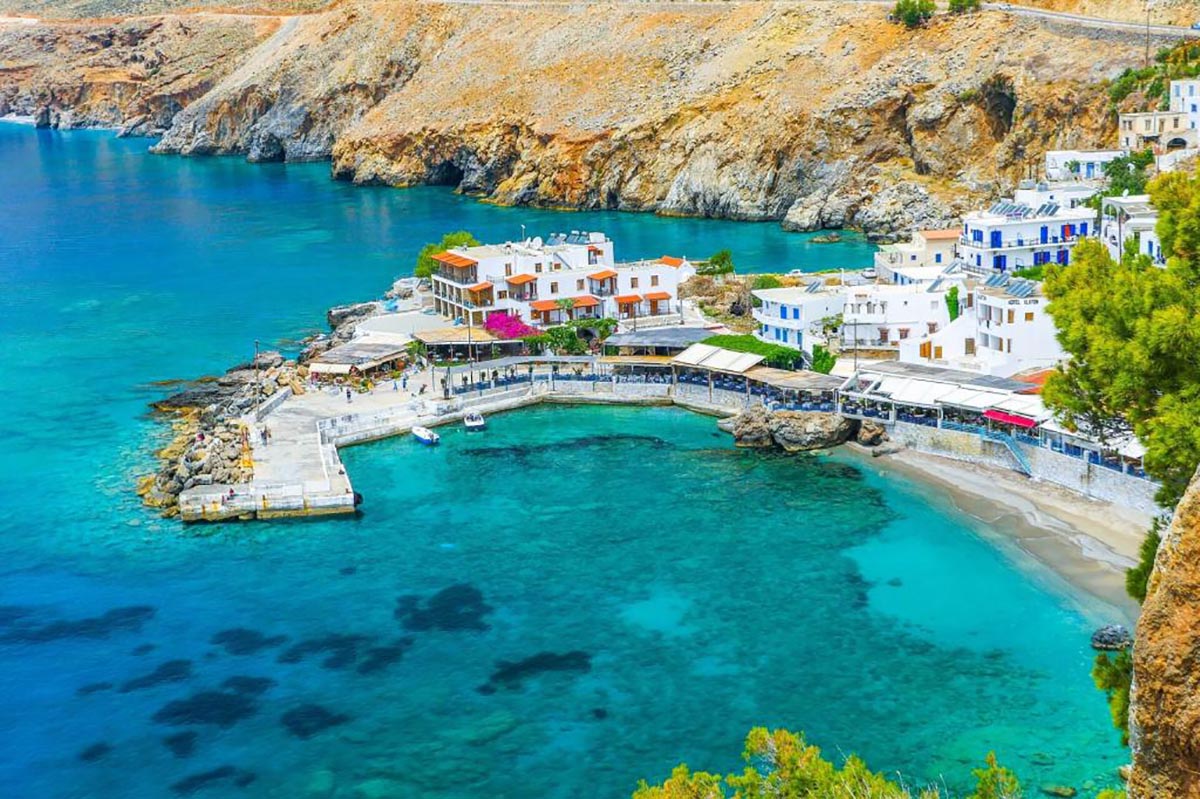 Берега Острова Крит омывают три моря: Ионическое, Критское и Ливийское