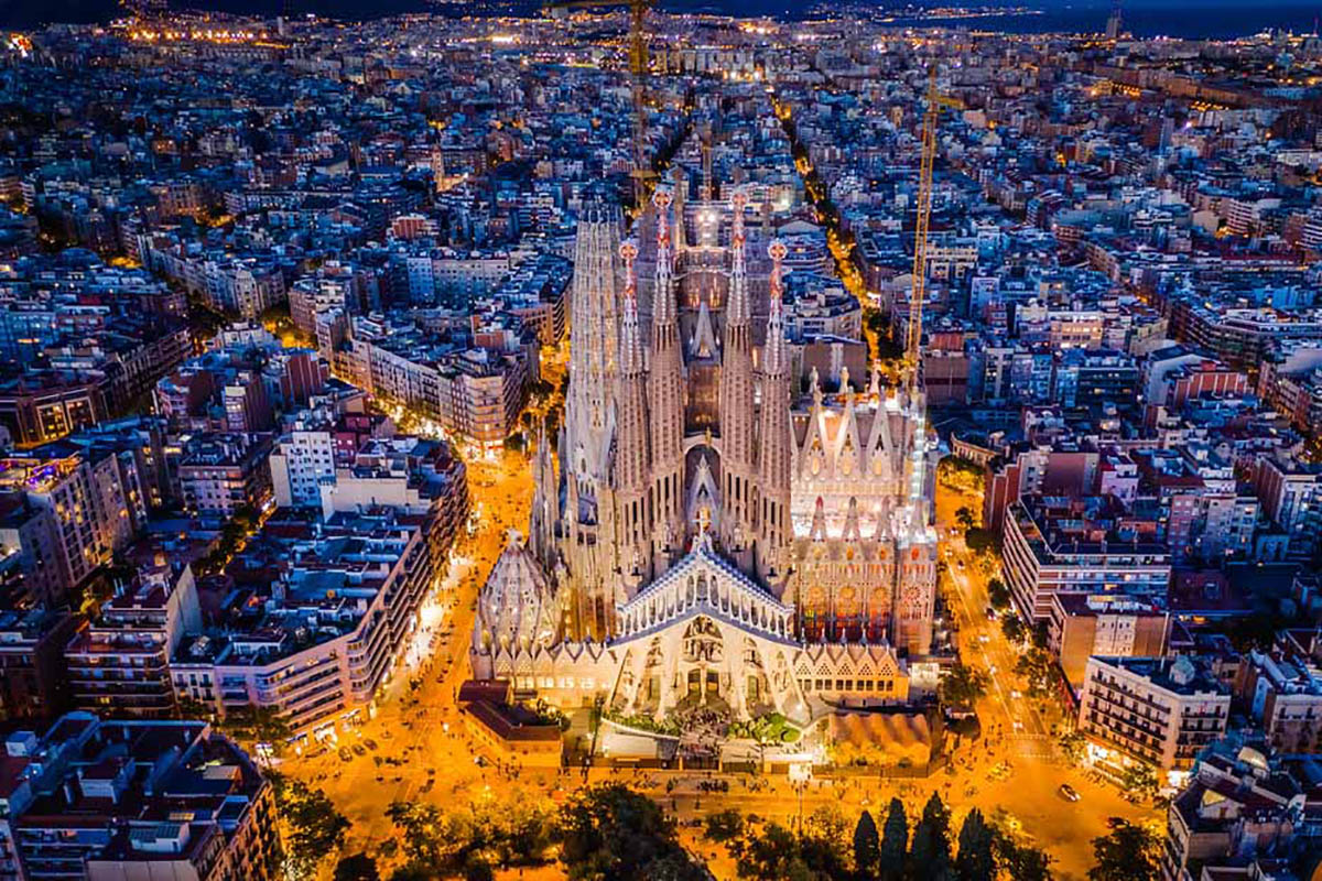Барселона - испанский город, столица автономной области Каталония и провинции Барселона